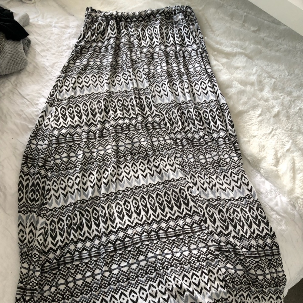 Long Flowy American Eagle Skirt With Side Slit
